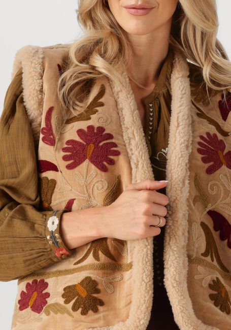 Camelfarbene LOUIZON Gilet DARRENA - large