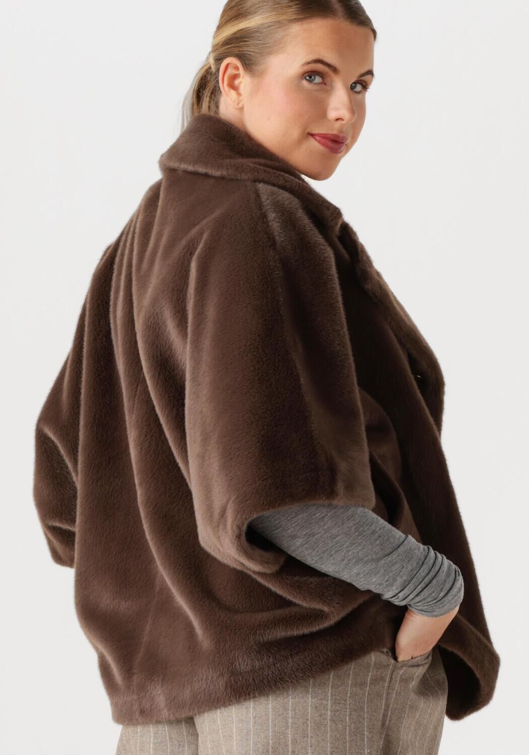 Braune STUDIO AR M&auml;ntel AVY FAUX LACON - large