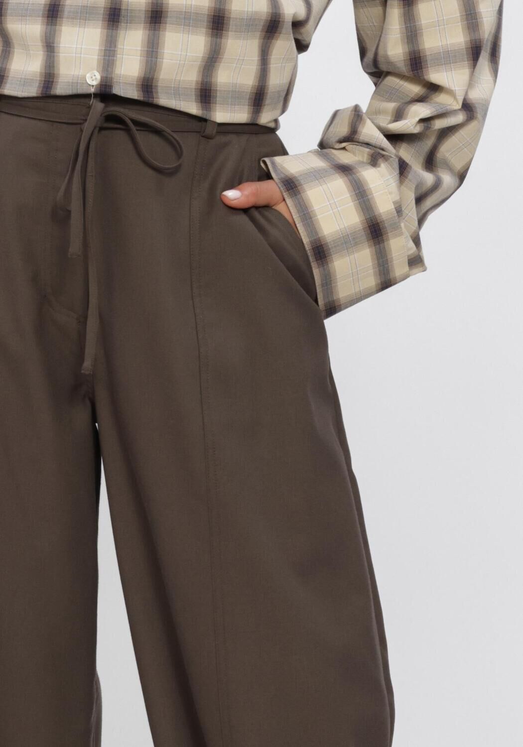 Schwarze SECOND FEMALE Hosen BLINK NEW CARGO TROUSERS - large