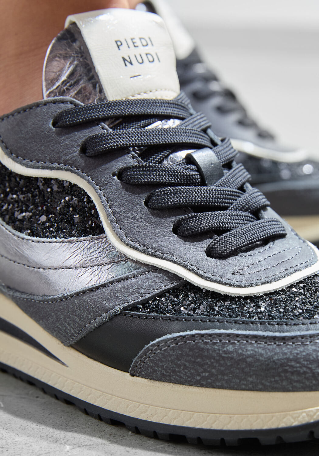 Graue PIEDI NUDI Sneaker Low SELVA 17.01 - large
