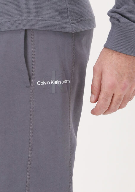 Graue CALVIN KLEIN Jogginghose MONOGRAM LOGO HWK PANT - large