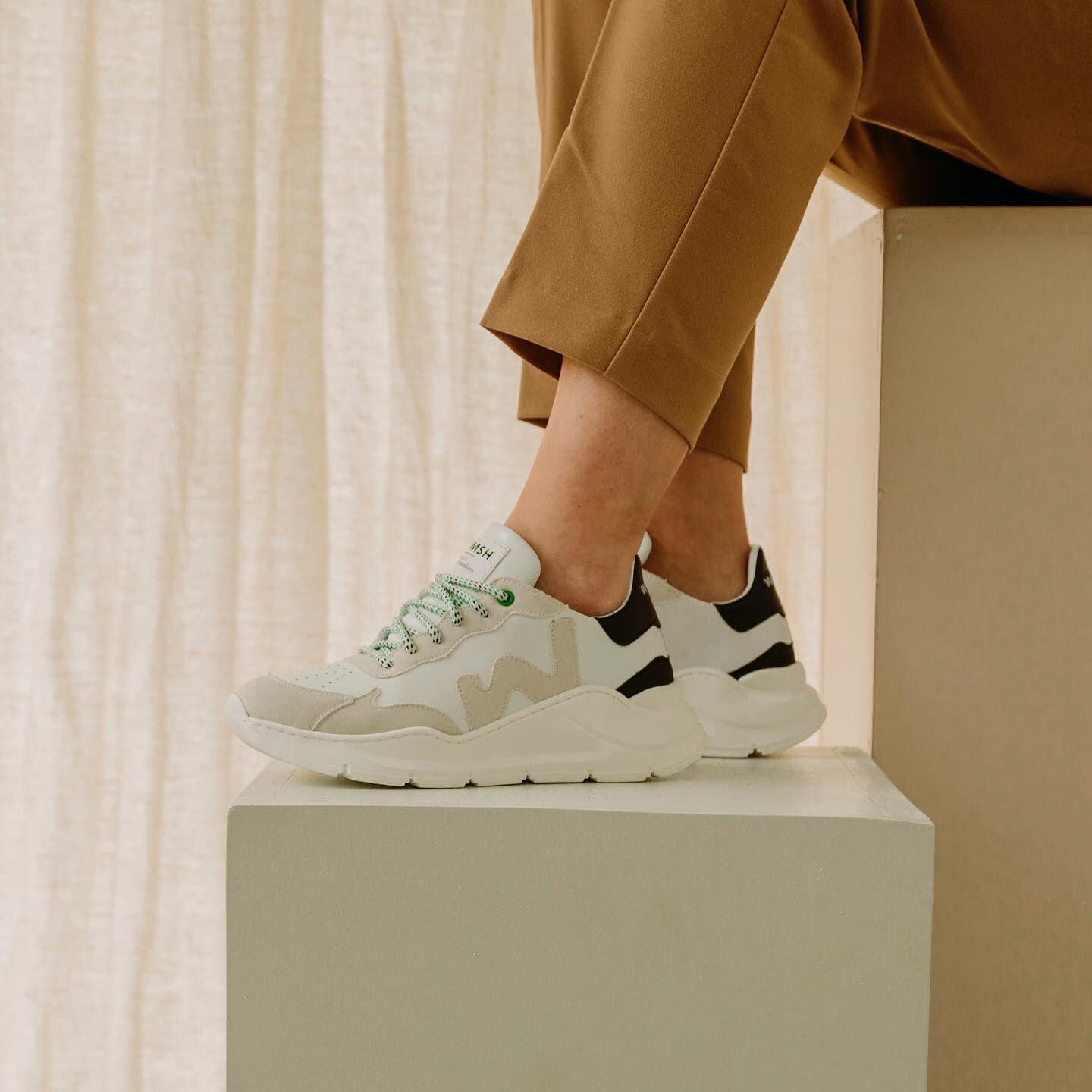 Wei&szlig;e WOMSH Sneaker Low VEGAN - large