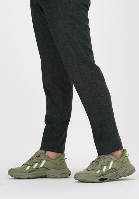 Grüne ADIDAS Sneaker Low OZWEEGO MEN - large