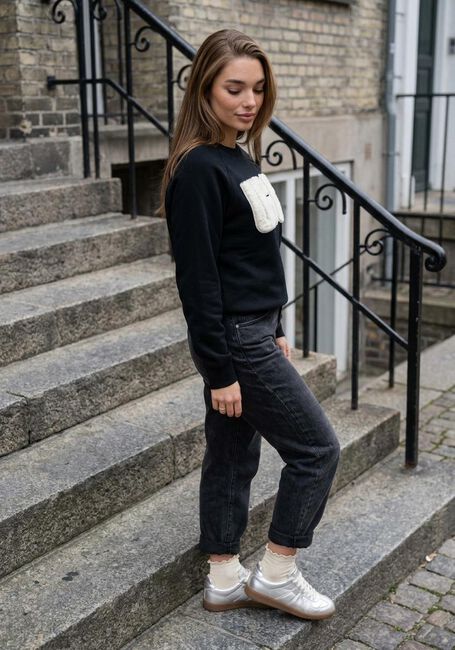 Schwarze UGG Sweatshirt MADELINE FUZZY LOGO CREWNECK - large