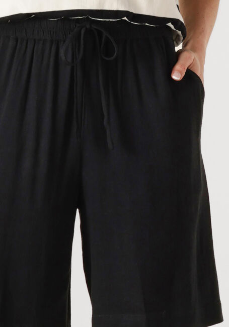 Schwarze SELECTED FEMME Hosen SLFVIVA MW SHORTS - large