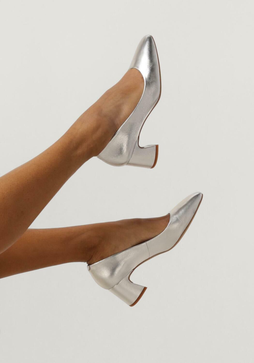 Silberne UNISA Pumps LESAT - large