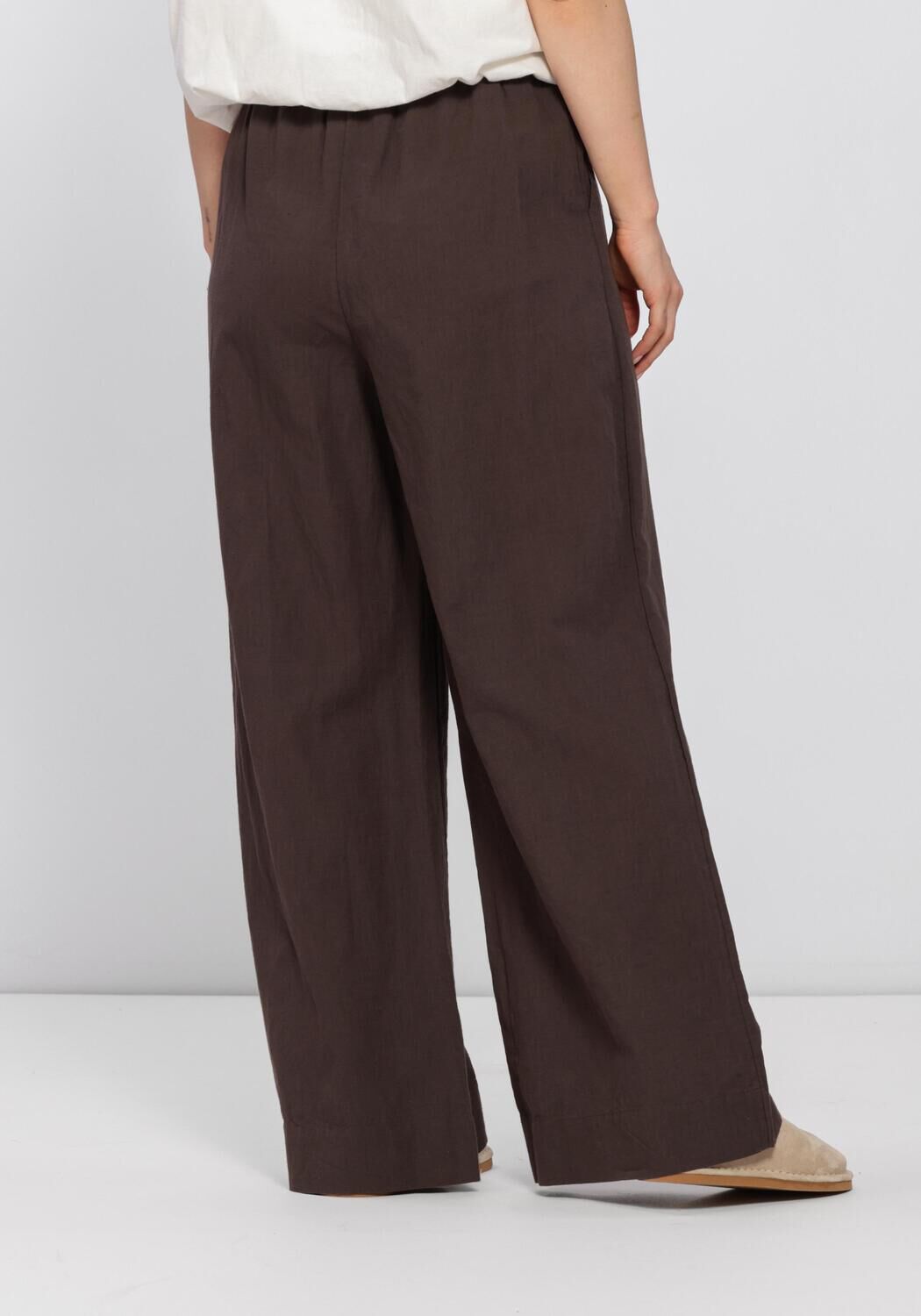 Braune NEO NOIR Hosen HEIFA LINEN PANTS - large