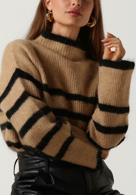 Camelfarbene SECOND FEMALE Pullover OVALIS KNIT T-NECK - large