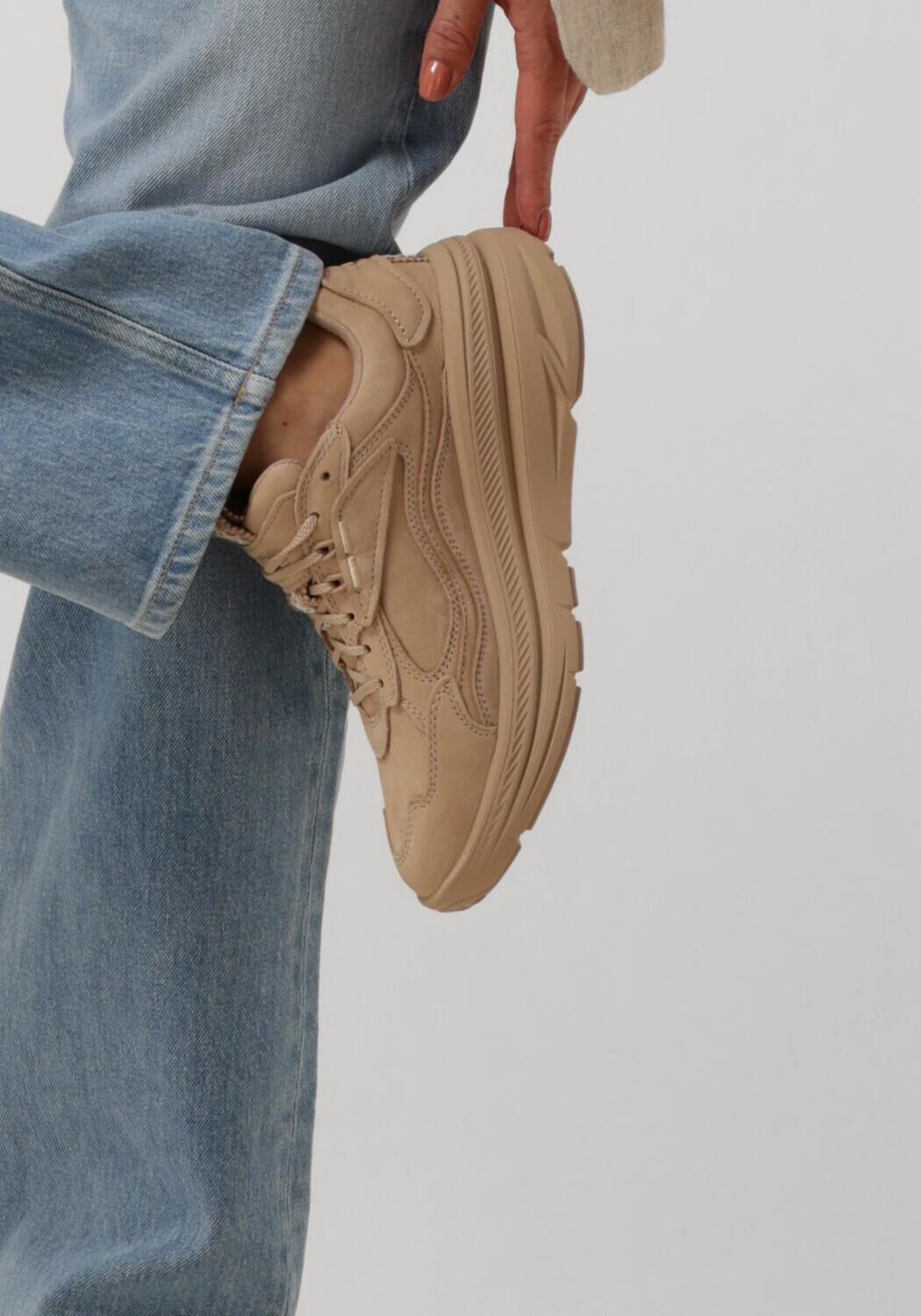 Beige UGG Sneaker Low W CA1 W - large