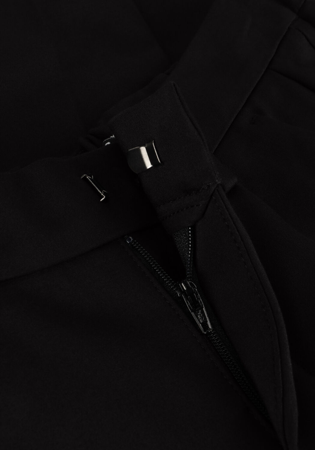 Schwarze NUKUS Schlaghose ZOE PANTS - large