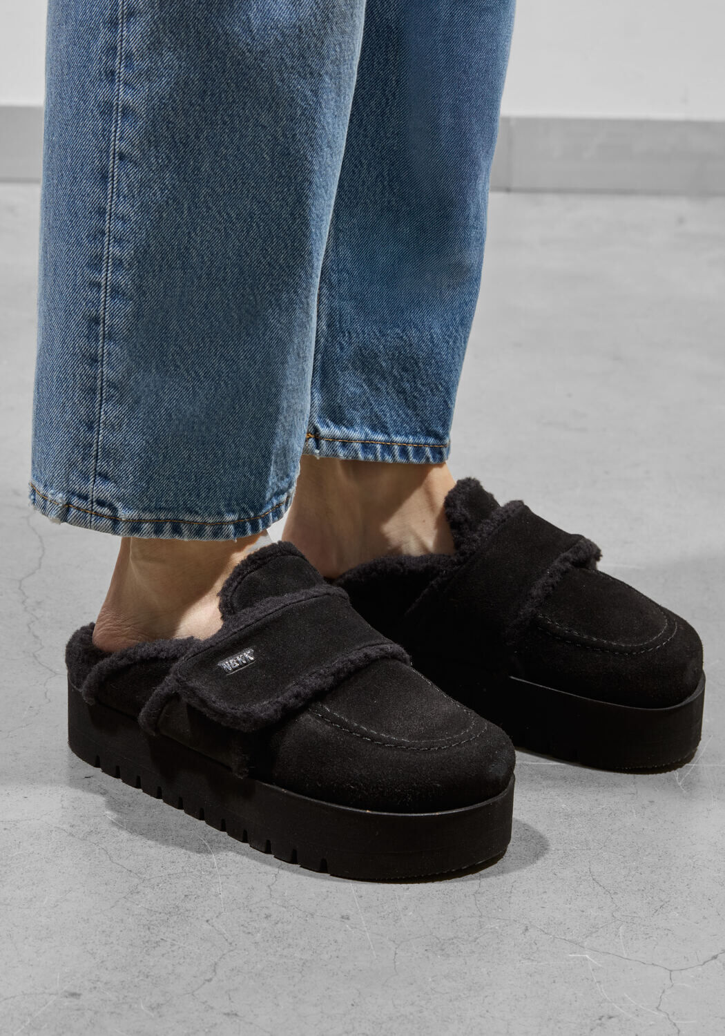 Schwarze NUBIKK Slipper TEDDY FUR - medium