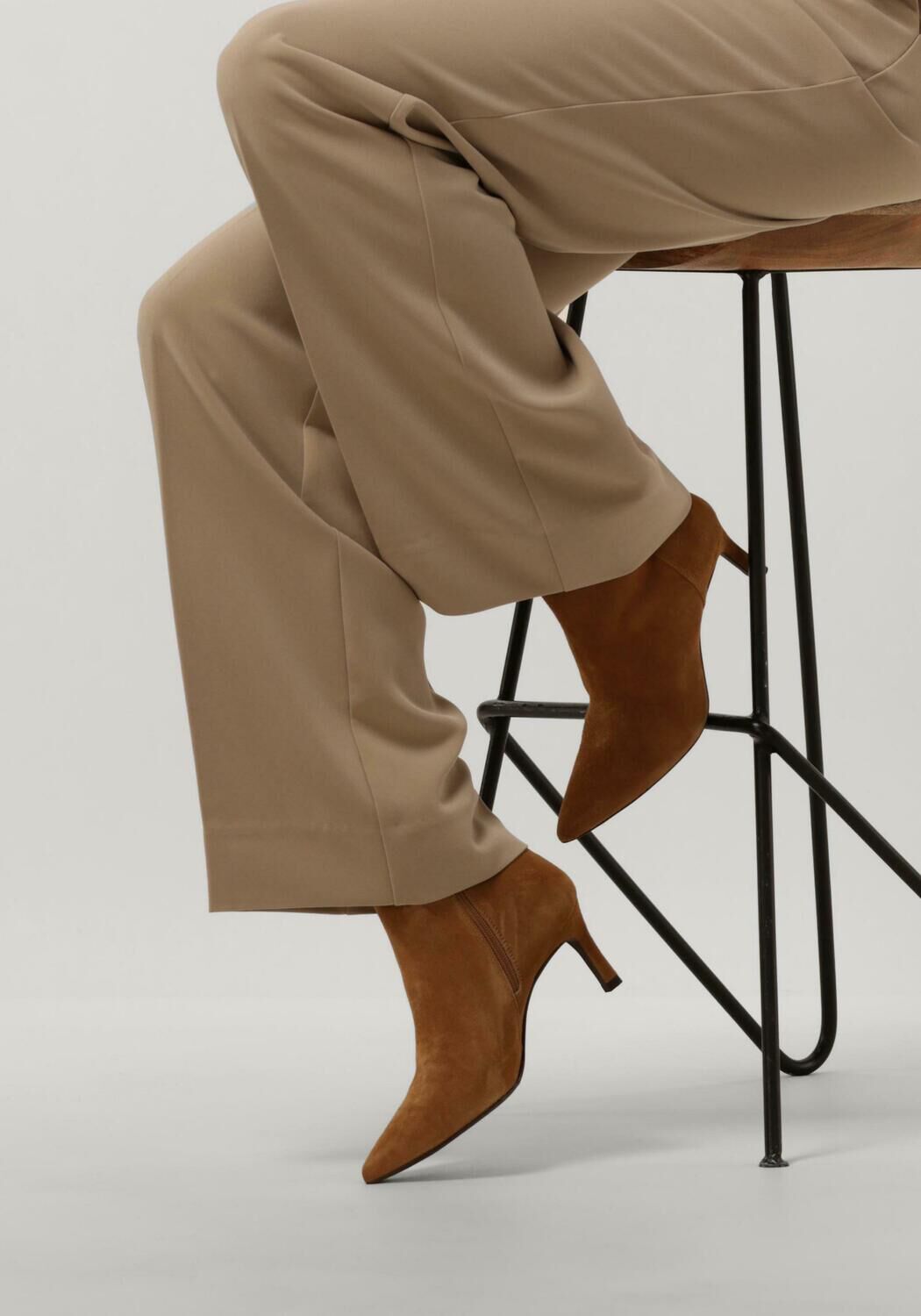 Camelfarbene UNISA Stiefeletten LOMAN - large