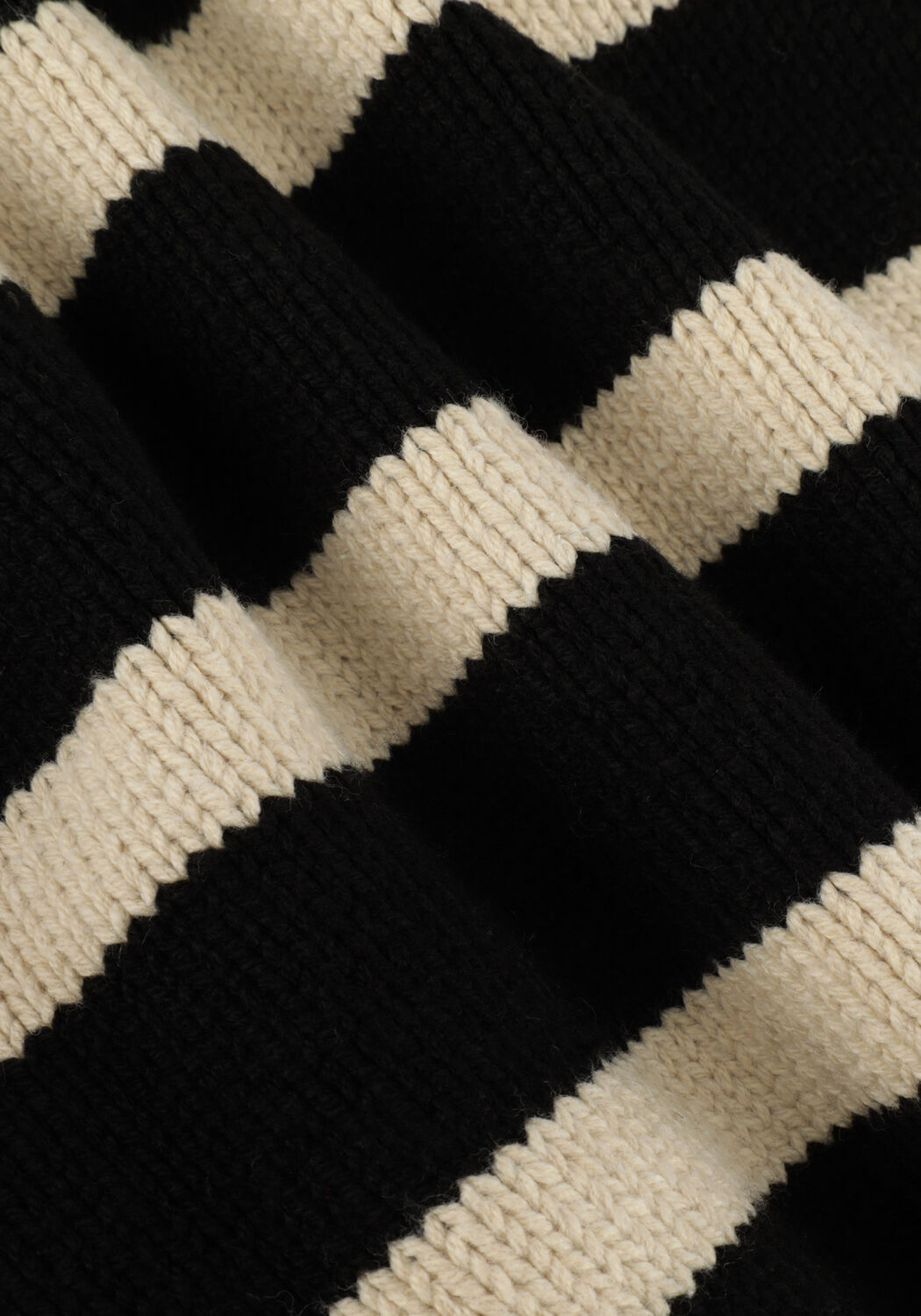 Schwarze NEO NOIR Rollkragenpullover FANNING STRIPE KNIT BLOUSE - large