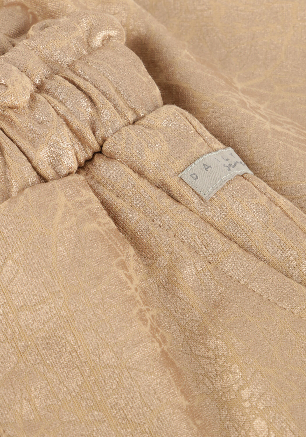 Goldfarbene DAILY7 Kurze Hose FANCY PAPERBAG SHORT - large