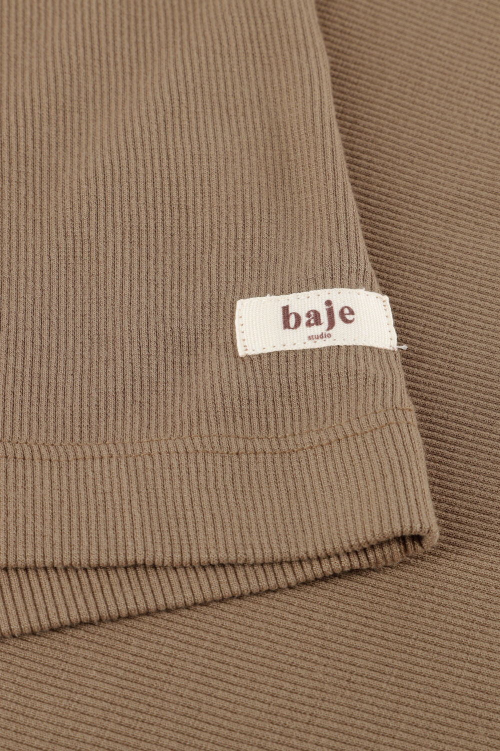 Braune BAJE STUDIO Rollkragenpullover LUTERN - large