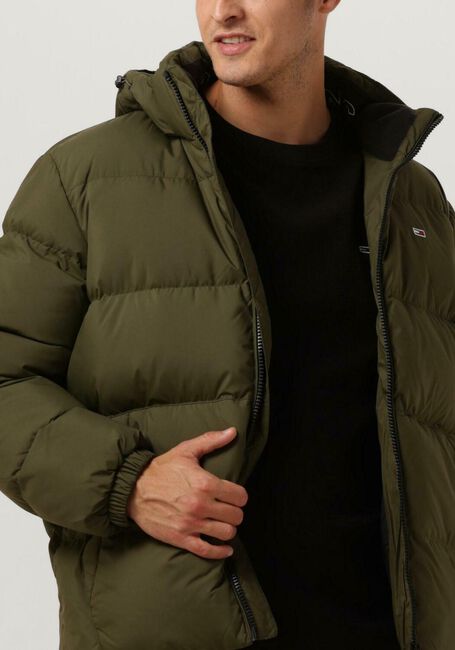 Grüne TOMMY JEANS Wattierte Jack TJM ESSENTIAL DOWN JACKET - large
