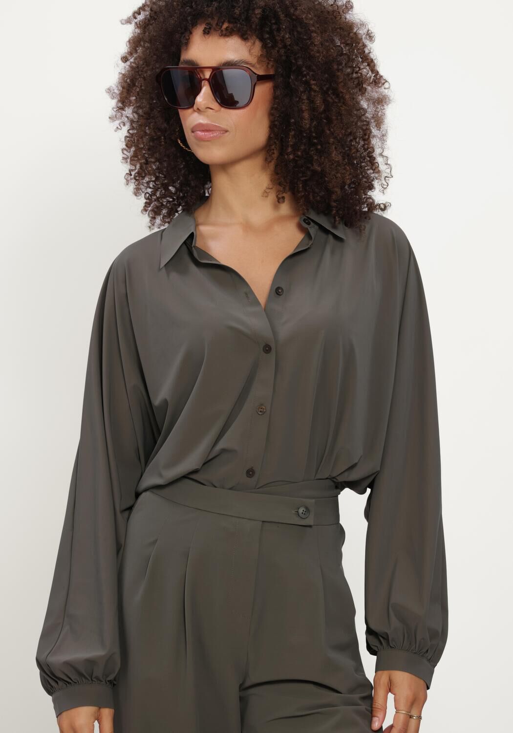 Olive JAPAN TKY Blusen IWAI - large