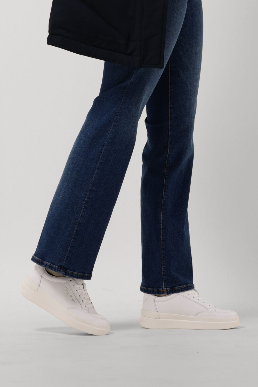 Wei&szlig;e TOMMY HILFIGER Sneaker Low TH SIGNATURE LEATHER - large