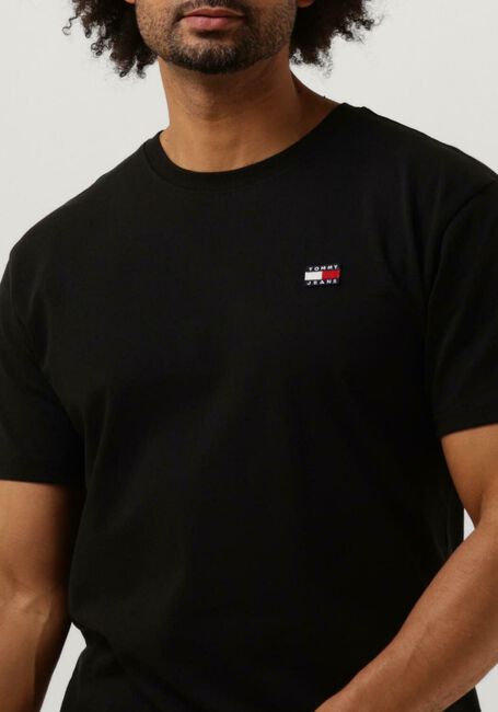 Schwarze TOMMY JEANS T-shirt TJM CLSC TOMMY XS BADGE TEE - large