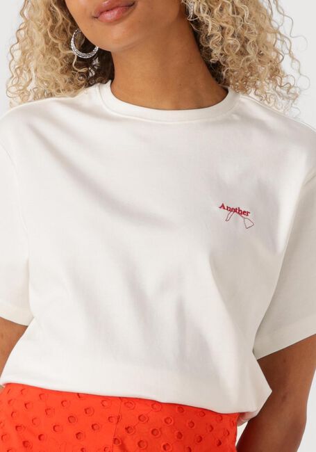 Weiße ANOTHER LABEL T-shirt GINA FLOWER SHIRT - large