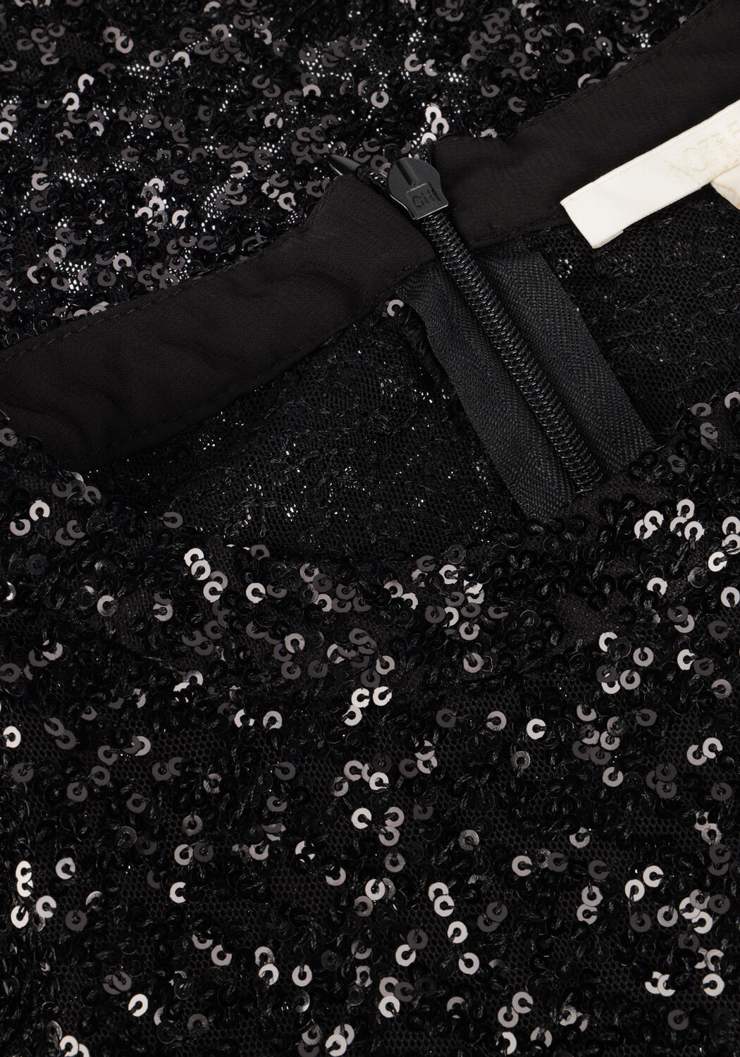 Schwarze NOTRE-V Top NV-ERES - large