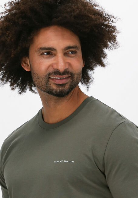 Dunkelgrün TIGER OF SWEDEN T-shirt PRO - large