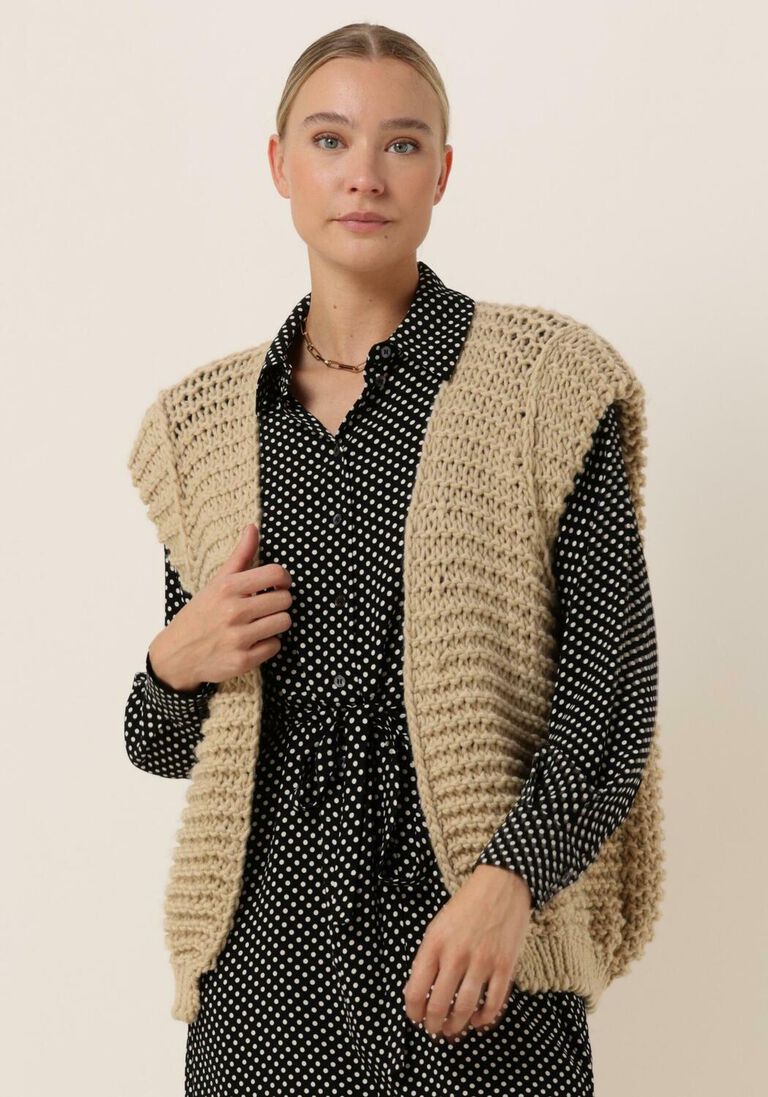 beige notre-v gilet knit gilet