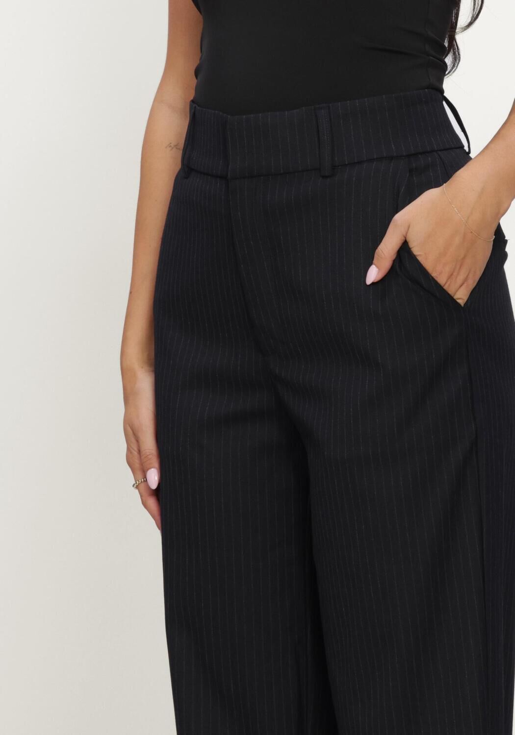 Schwarze NEO NOIR Hose NATHALIE SLIM PINSTRIPE PANTS - large