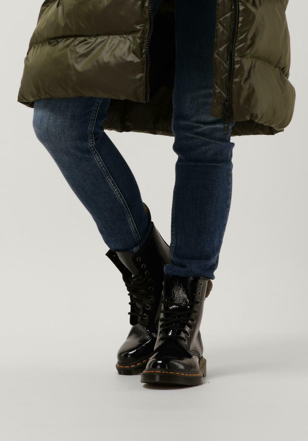 Schwarze DR MARTENS Schn&uuml;rboots 1460 - large