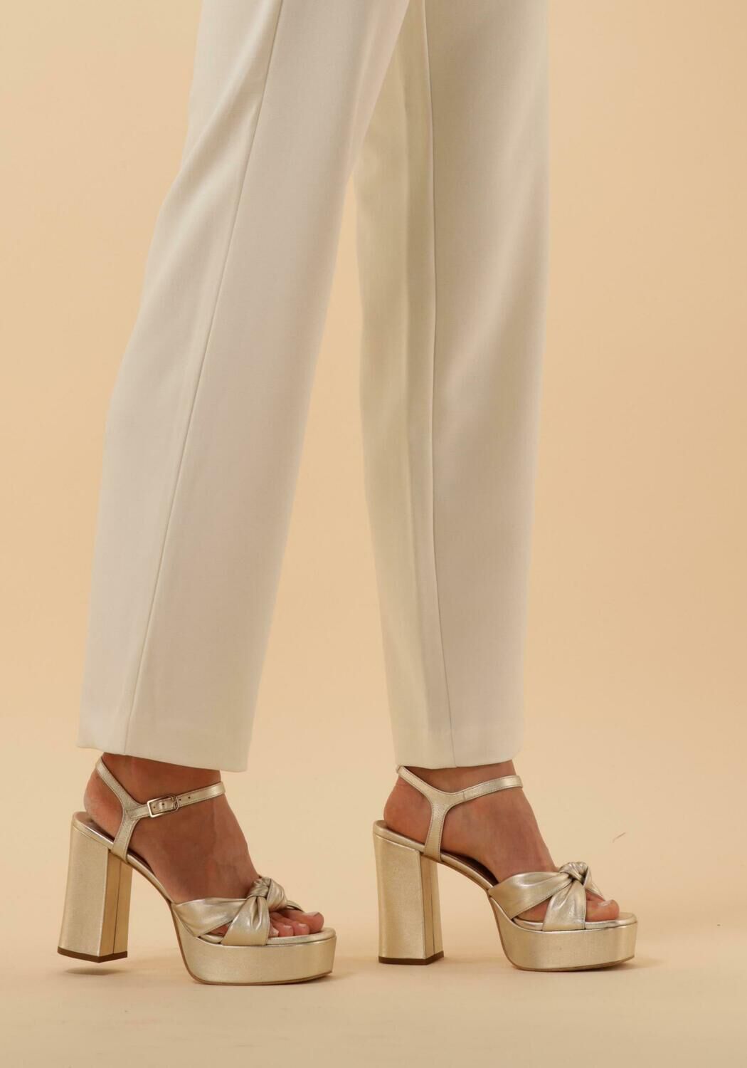 Goldfarbene UNISA Sandalen UMI - large