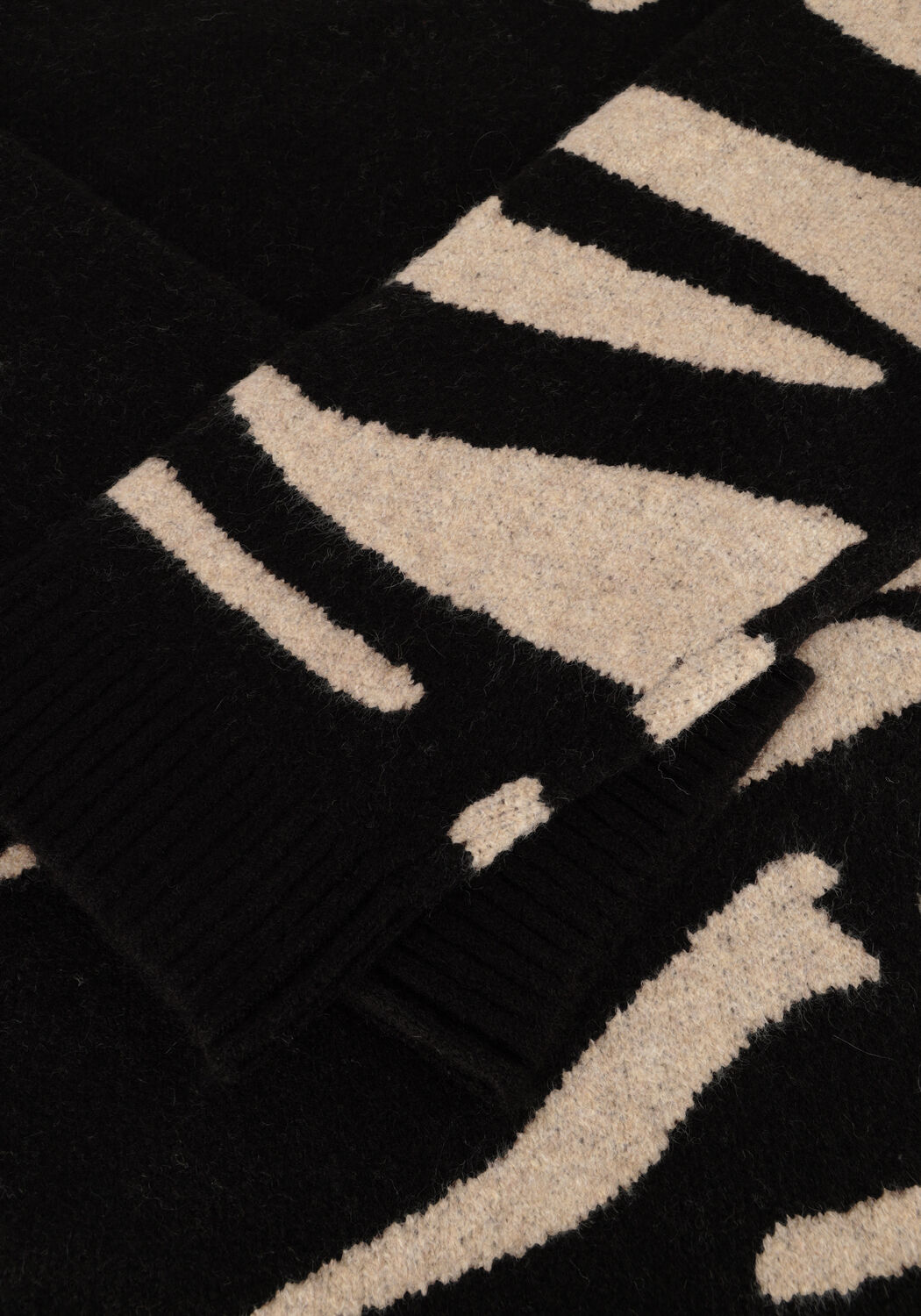 Schwarze MOVES Pullover GRAFINA - large