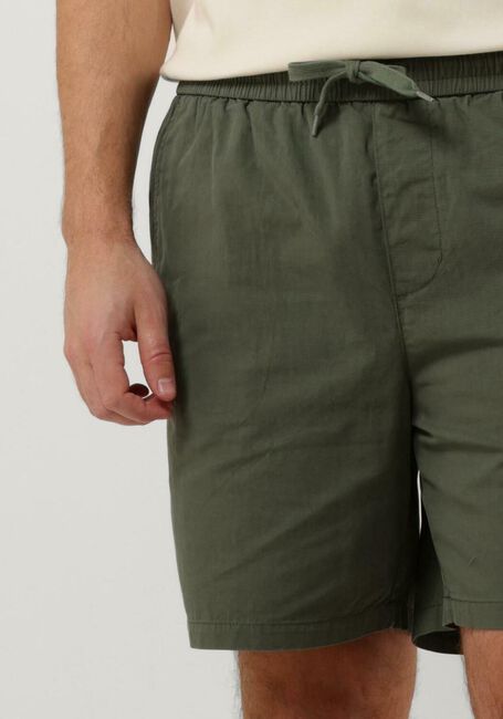 Gr&uuml;ne MINIMUM Kurze Hose JENNUS - large