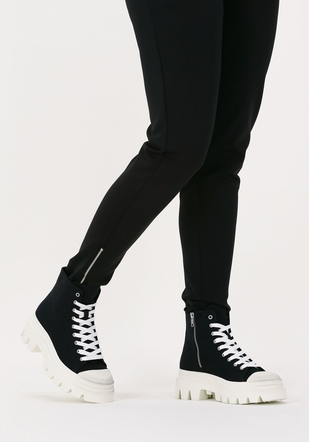 Schwarze ASH Schn&uuml;rboots PHONIC - large