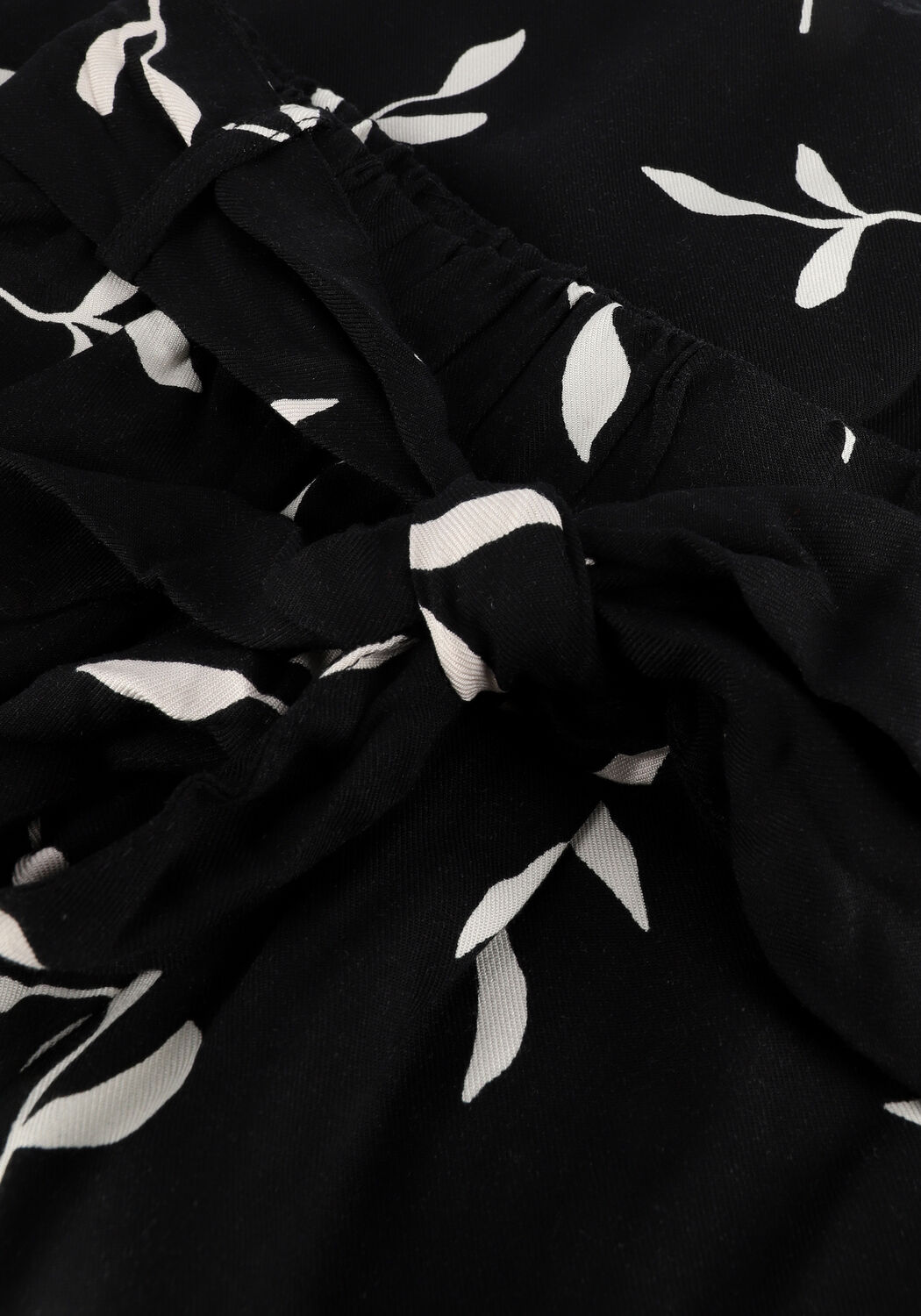 Schwarze SELECTED WOMEN Hosen SLFILVA HW WIDE SHORTS - large