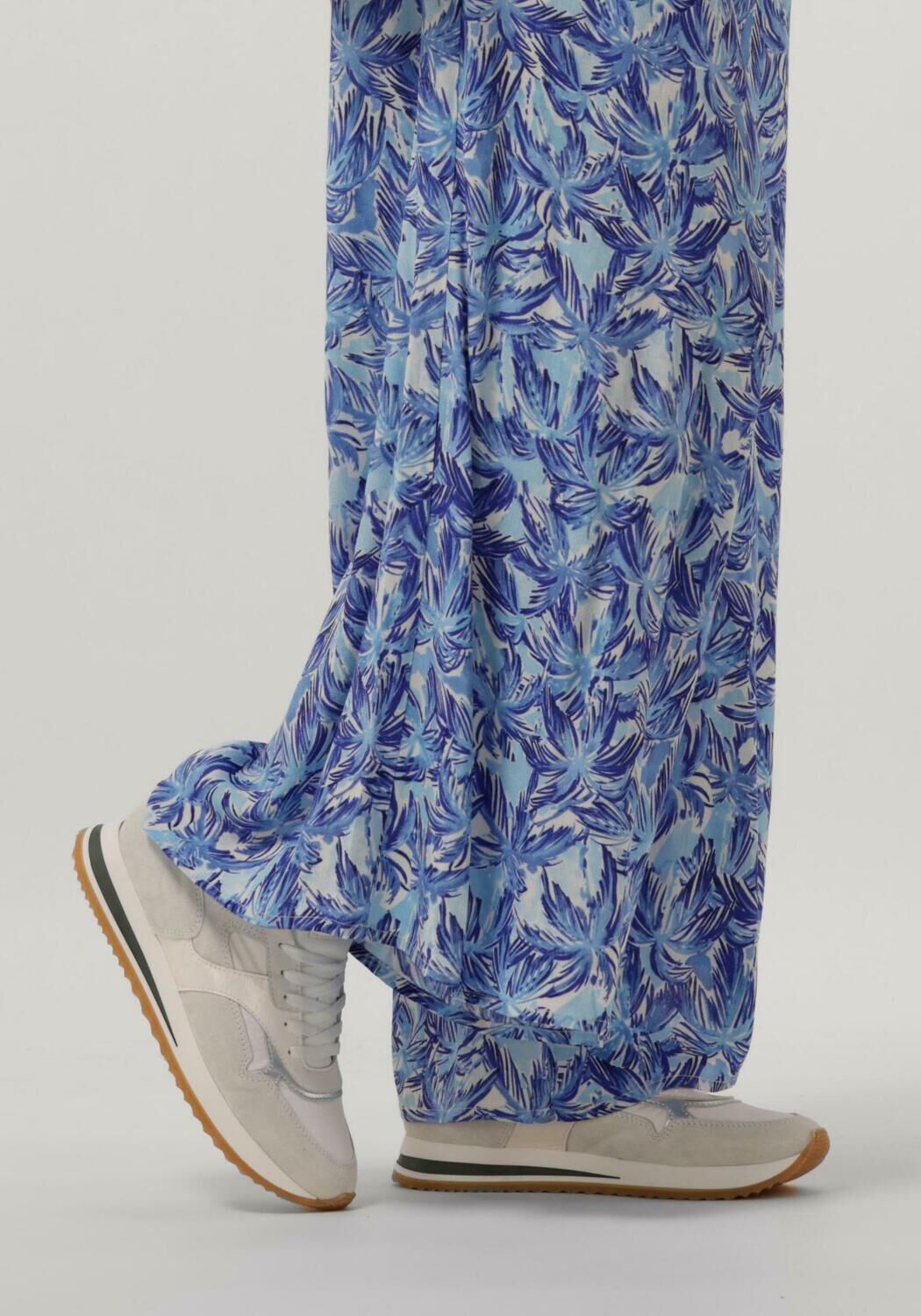 Wei&szlig;e NOTRE-V Sneaker Low 06-100 - large