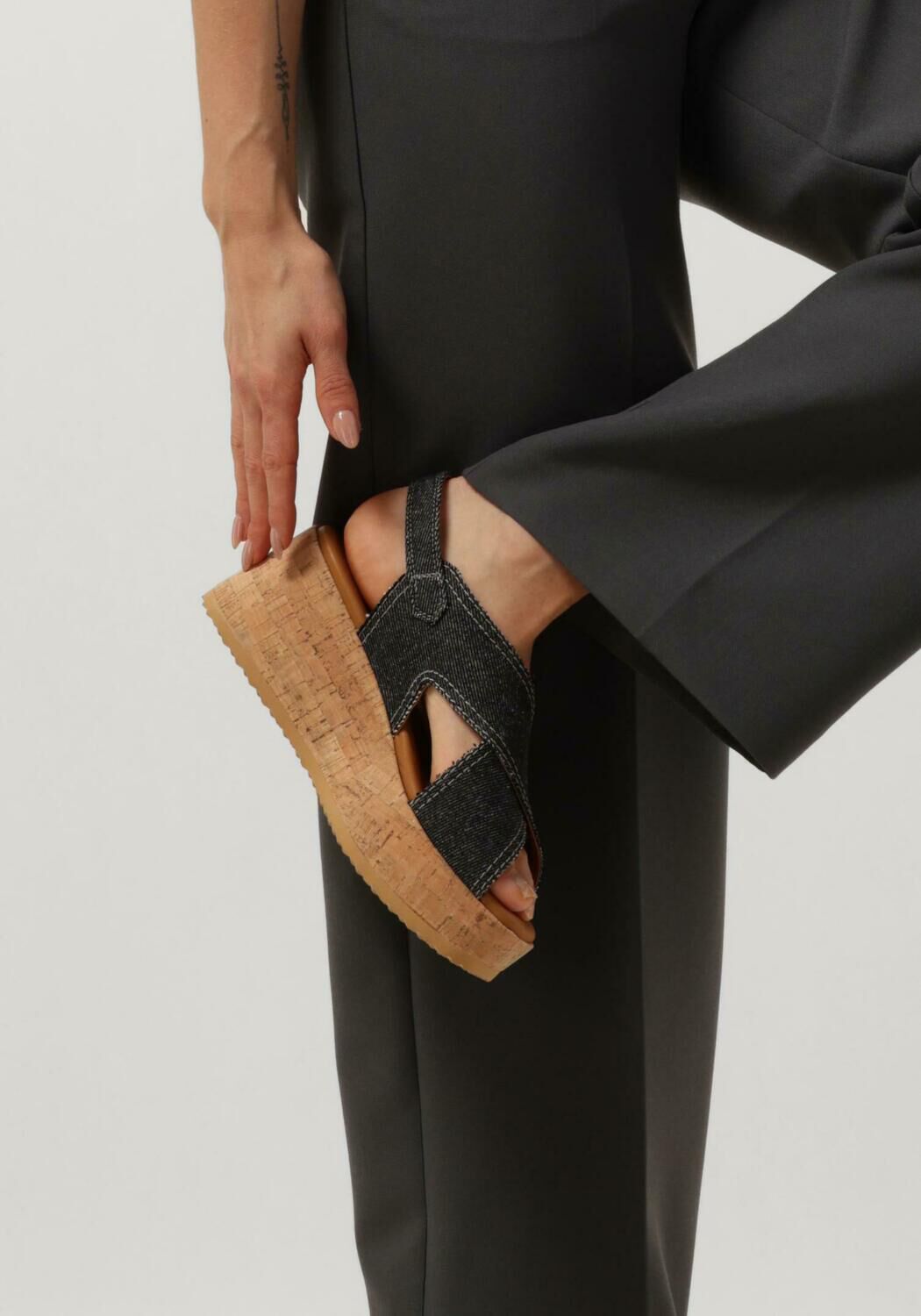 Schwarze VIA VAI Sandaletten mit Absatz SISSEL CAPRI - large