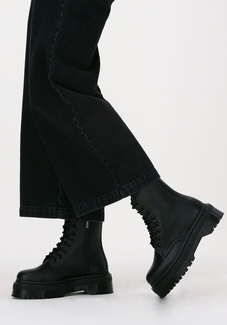 Schwarze DR MARTENS Schnürboots VEGAN JADON II MONO - large
