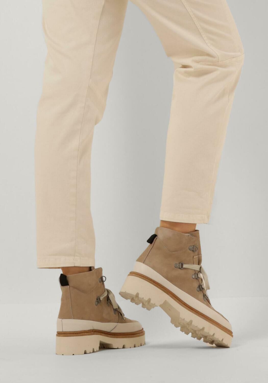 Beige TANGO Schn&uuml;rboots BEE BOLD 57 - large