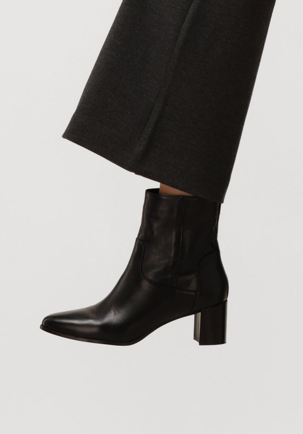 Schwarze NOTRE-V Stiefeletten 8543 - large