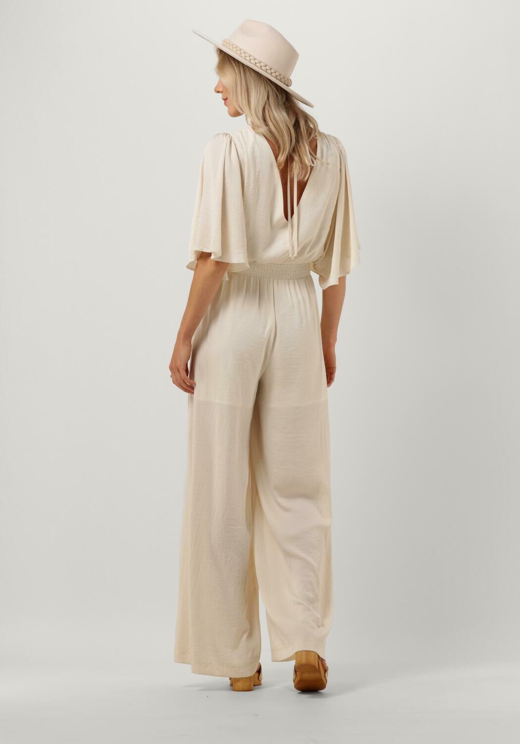 Creme ACCESS Jumpsuit JUMPSUIT WITH BATWING SLEEVES Omoda