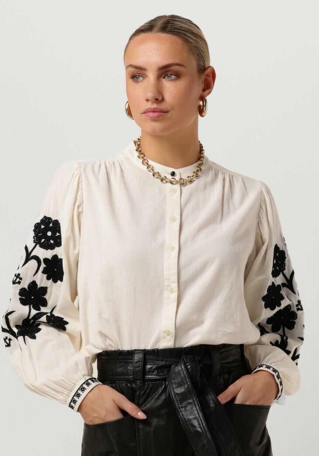 Nicht gerade weiss SCOTCH SODA Bluse SHIRT WITH EMBROIDERED SLEEVE Omoda
