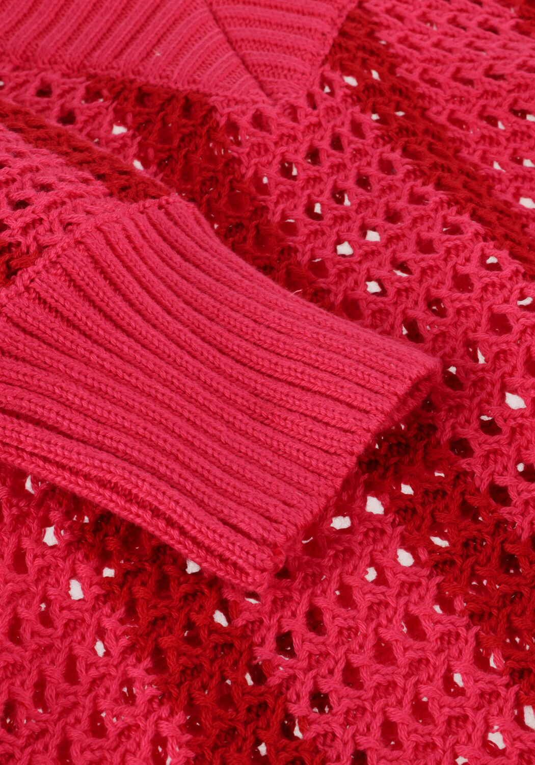 Rote COLOURFUL REBEL Pullover LIZZA CROCHET STRIPE V-NECK SWEATER - large