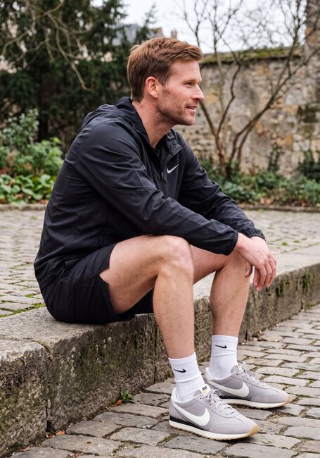 Schwarze NIKE Jack NIKE FORM - large
