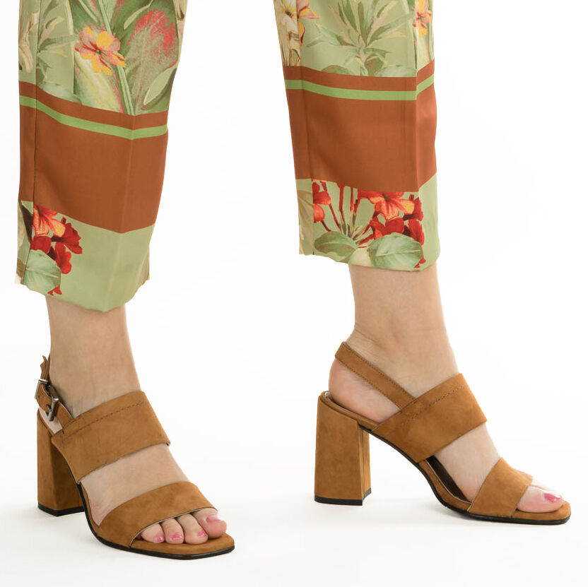 Cognacfarbene NOTRE-V Flache Sandalen AG172 - large