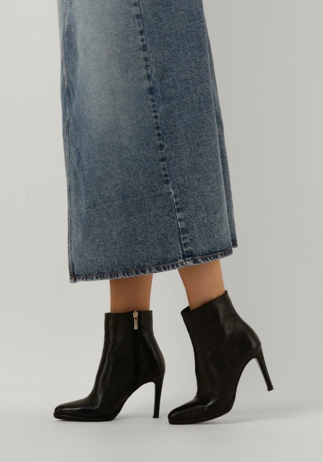 Schwarze NOTRE-V Stiefeletten 36536 - large