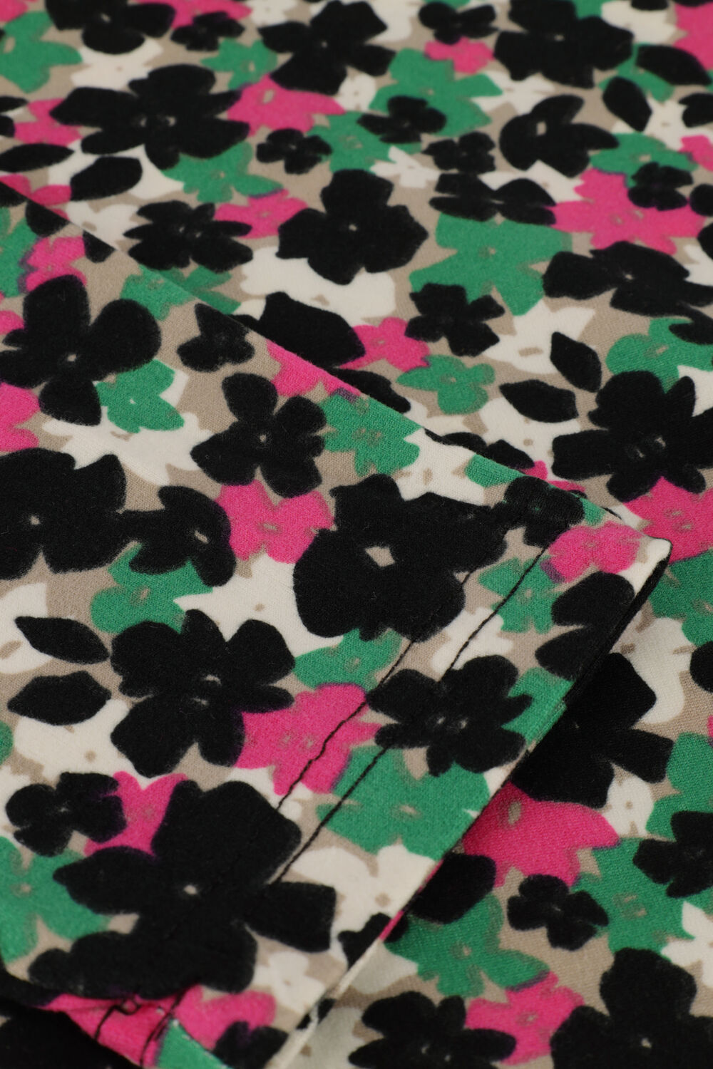 Mehrfarbige/Bunte COLOURFUL REBEL Tops & T-shirts NEYO CUTE FLOWER PEACHED TURTLENECK TOP - large