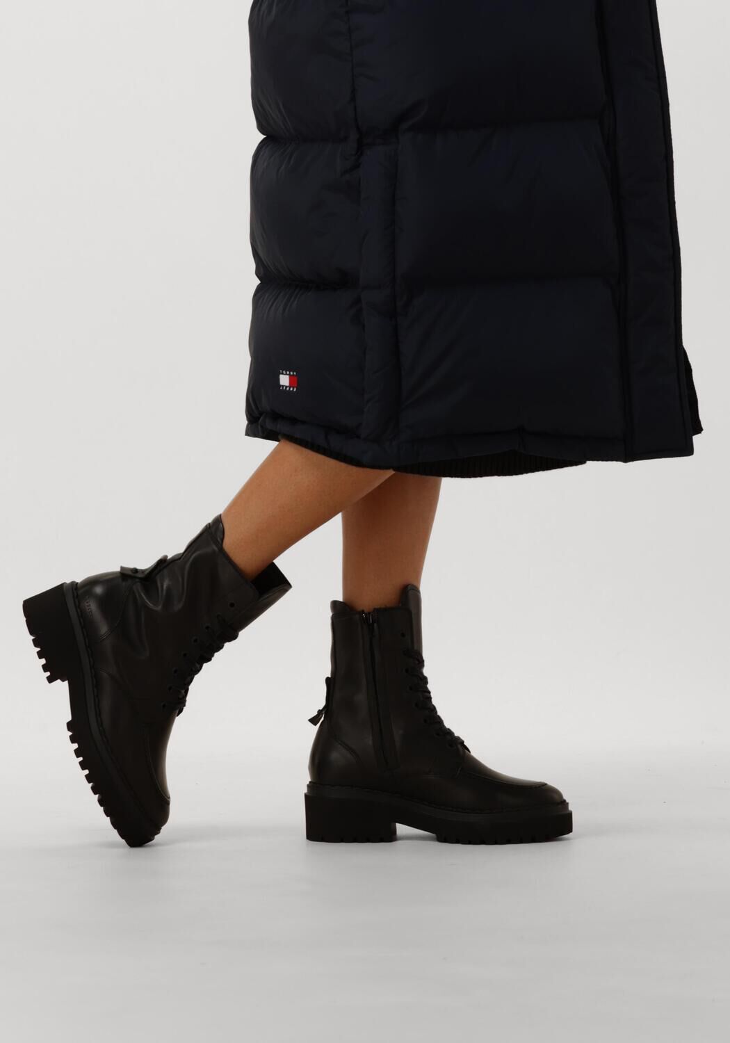 Schwarze NUBIKK Schn&uuml;rboots FAE BOBBI - large