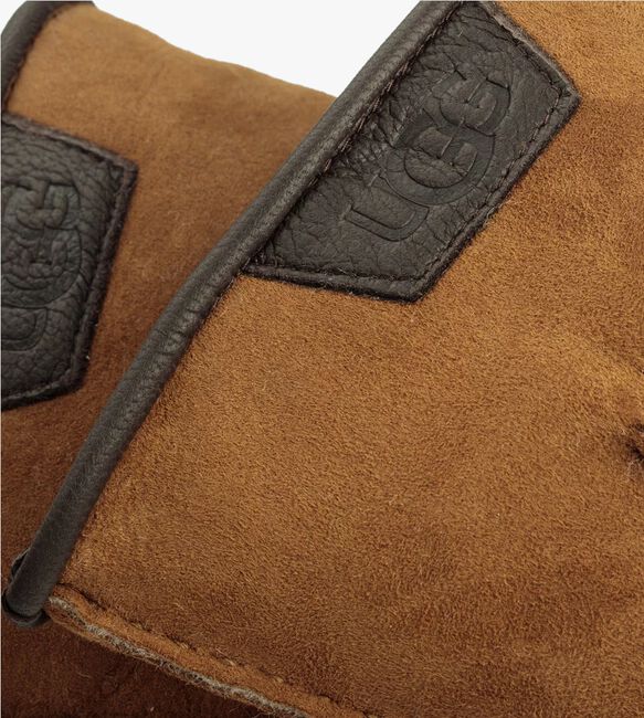 Cognacfarbene UGG Handschuhe CASUAL GLOVE WITH LEATHER LOGO - large