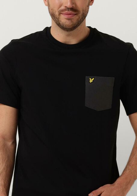 Schwarze LYLE & SCOTT T-shirt CONTRAST POCKET T-SHIRT - large