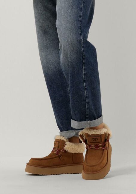 Cognacfarbene UGG Winterstiefel W FUNKARRA CABIN CUFF - large